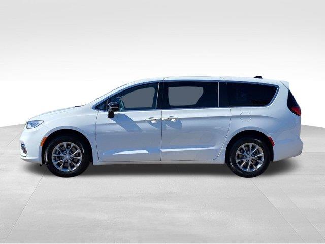 2026 Chrysler Pacifica - $43,706