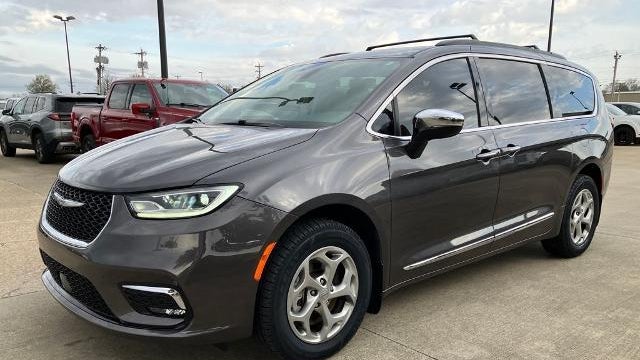 Preowned 2023 Chrysler Pacifica Limited for Sale