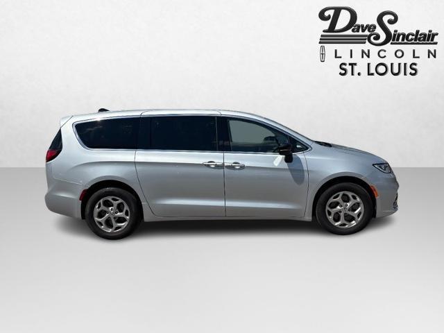 2024 Chrysler Pacifica Limited — photo 1 of 36