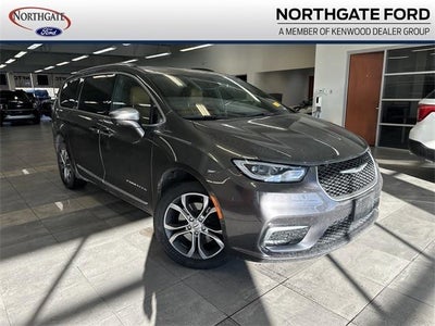Photo of a 2022 Chrysler Pacifica AWD Pinnacle 4DR Mini-Van for sale