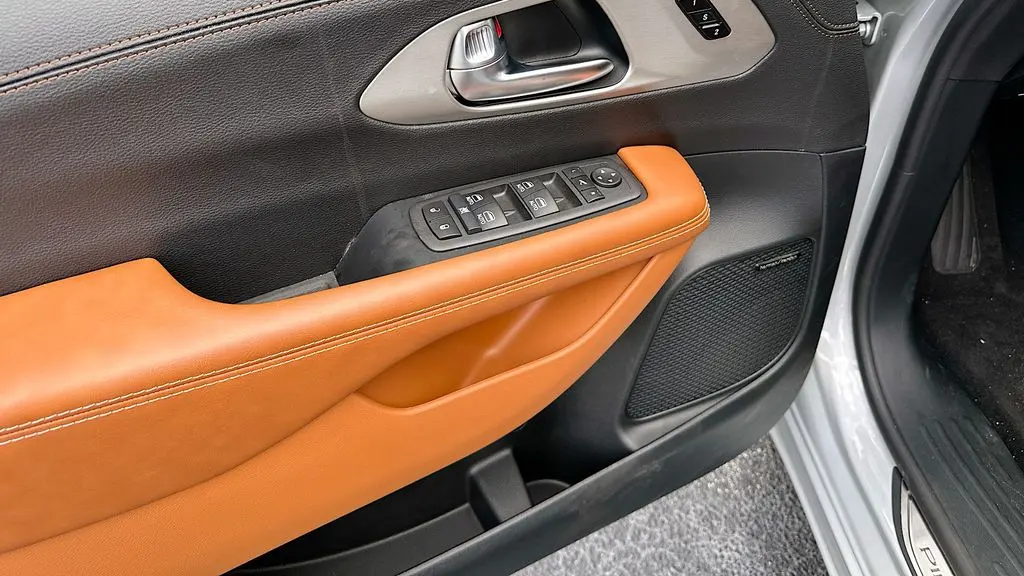 2026 Chrysler Pacifica Pinnacle
