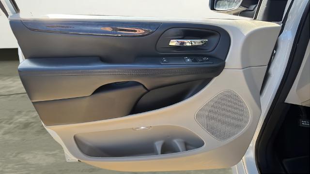 2016 Dodge Grand Caravan - $7,953