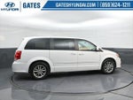 2016 Grand Caravan Thumbnail 3