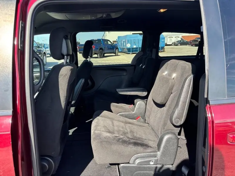 2017 Dodge Grand Caravan - $14,995