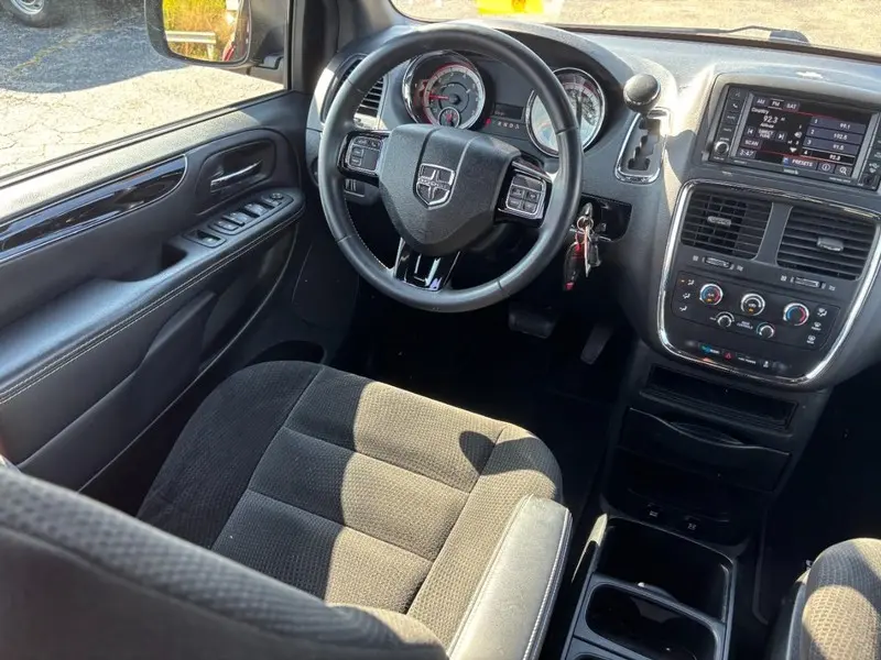 2017 Dodge Grand Caravan - $14,995