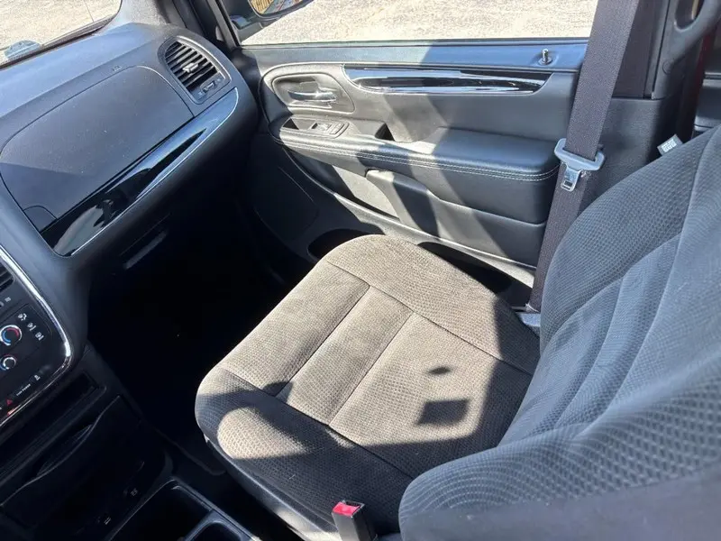 2017 Dodge Grand Caravan - $14,995