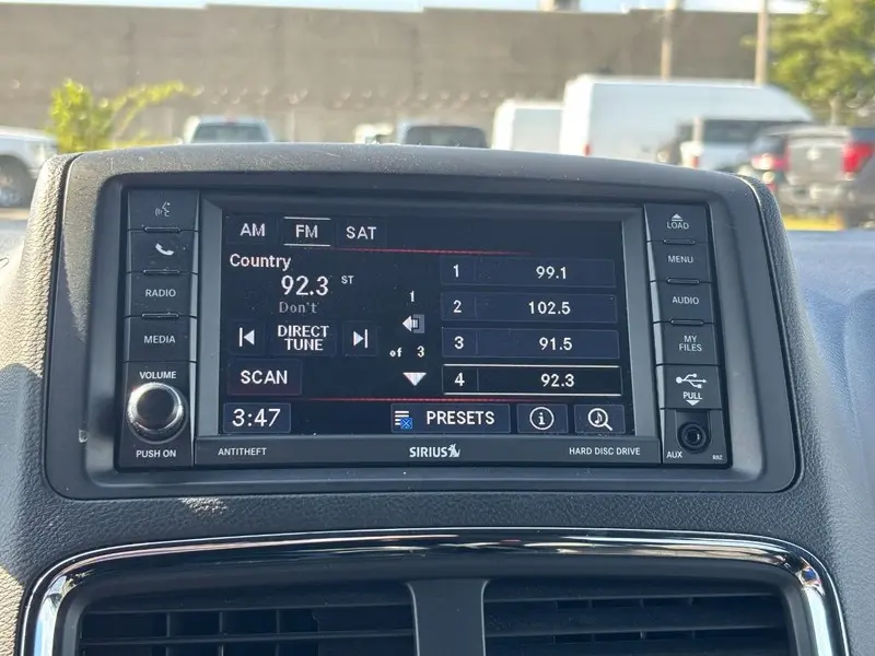 2017 Dodge Grand Caravan - $14,995