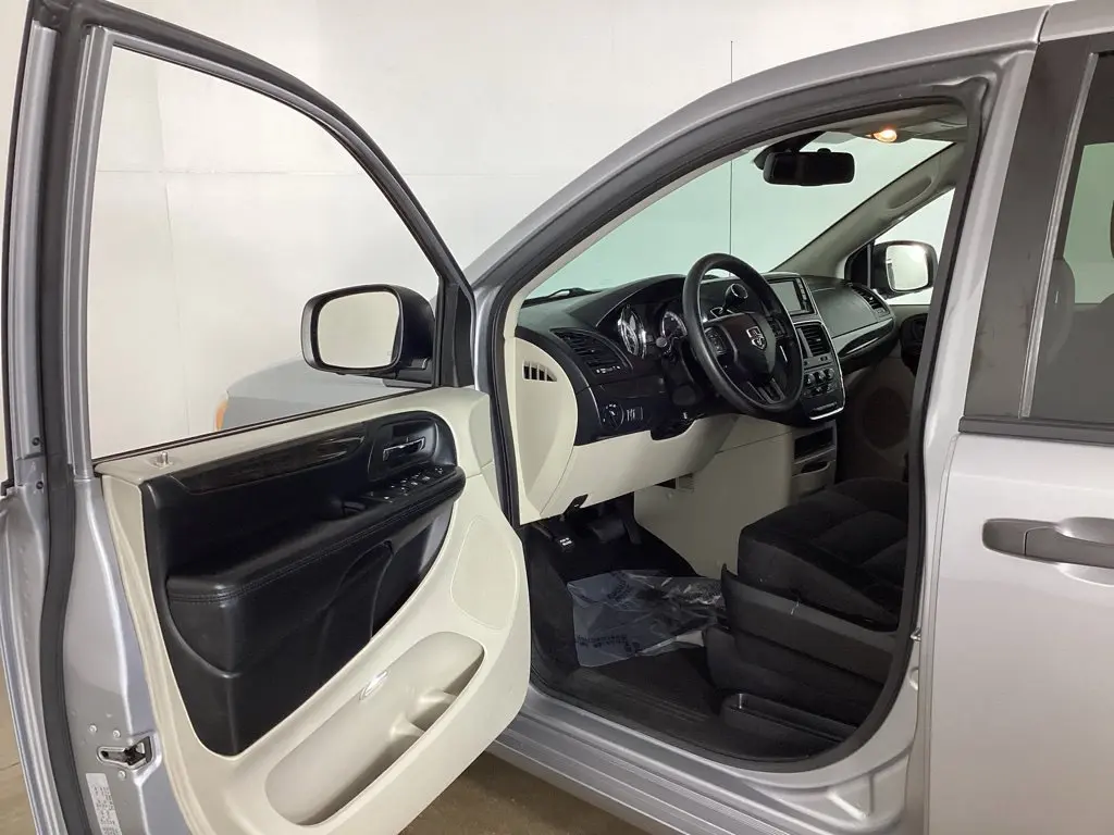 2019 Dodge Grand Caravan - $10,084