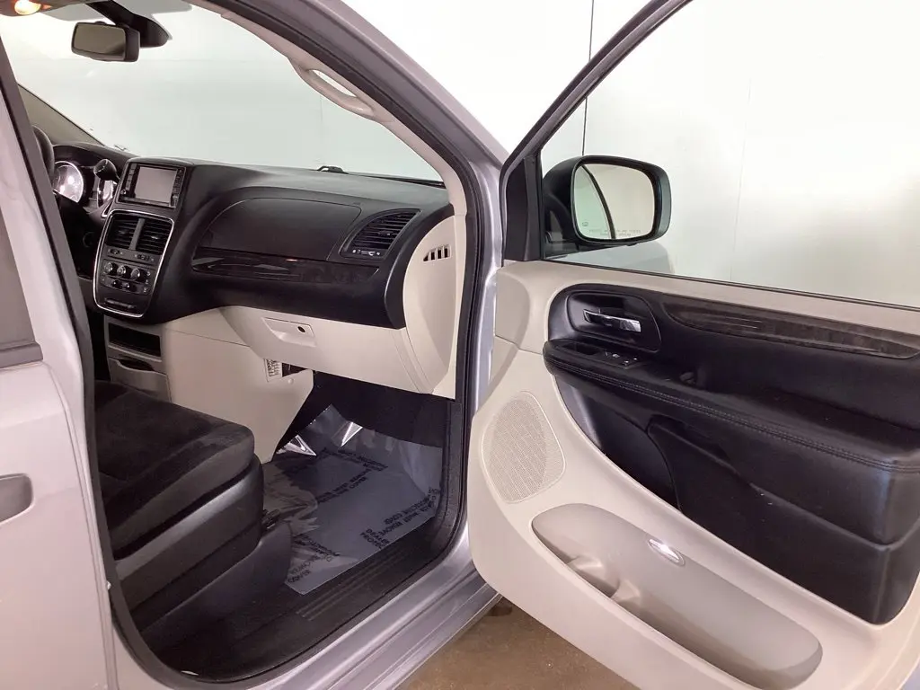 2019 Dodge Grand Caravan - $10,084