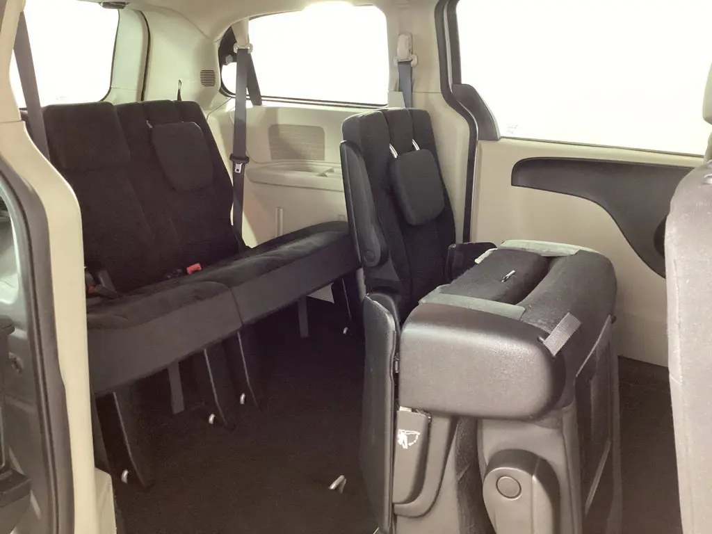 2019 Dodge Grand Caravan - $10,084