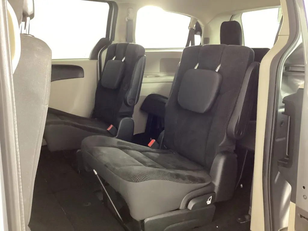 2019 Dodge Grand Caravan - $10,084