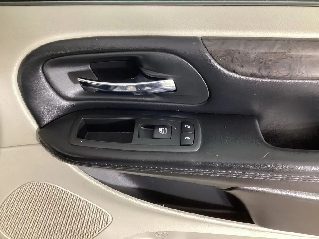 2019 Dodge Grand Caravan - $10,084