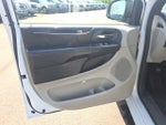 2016 Grand Caravan Thumbnail 23