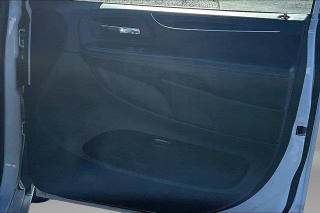 2017 Dodge Grand Caravan - $10,501