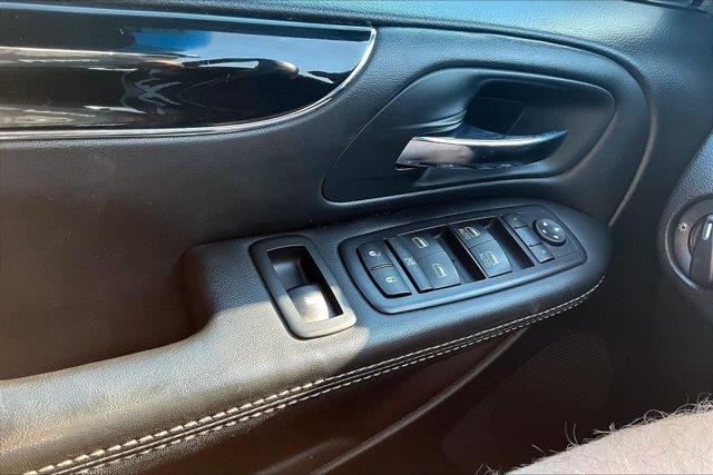 2017 Dodge Grand Caravan - $10,501