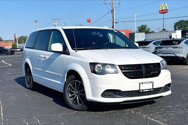 2017 Dodge Grand Caravan - $10,501