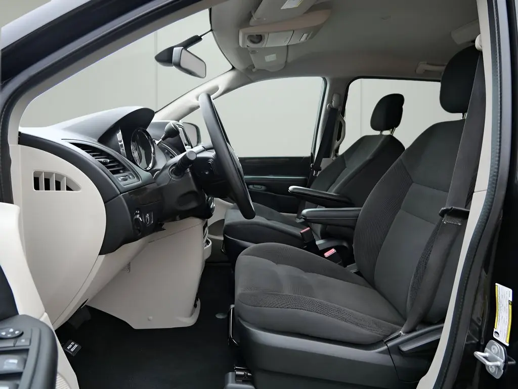 2018 Dodge Grand Caravan - $19,345