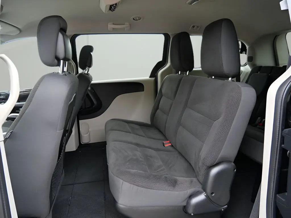 2018 Dodge Grand Caravan - $19,345