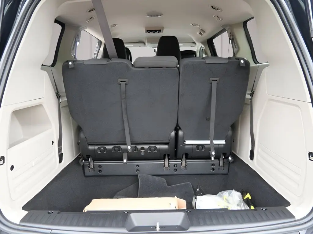 2018 Dodge Grand Caravan - $19,345