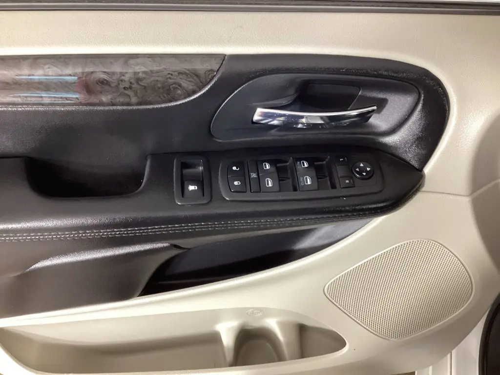 2019 Dodge Grand Caravan - $8,667