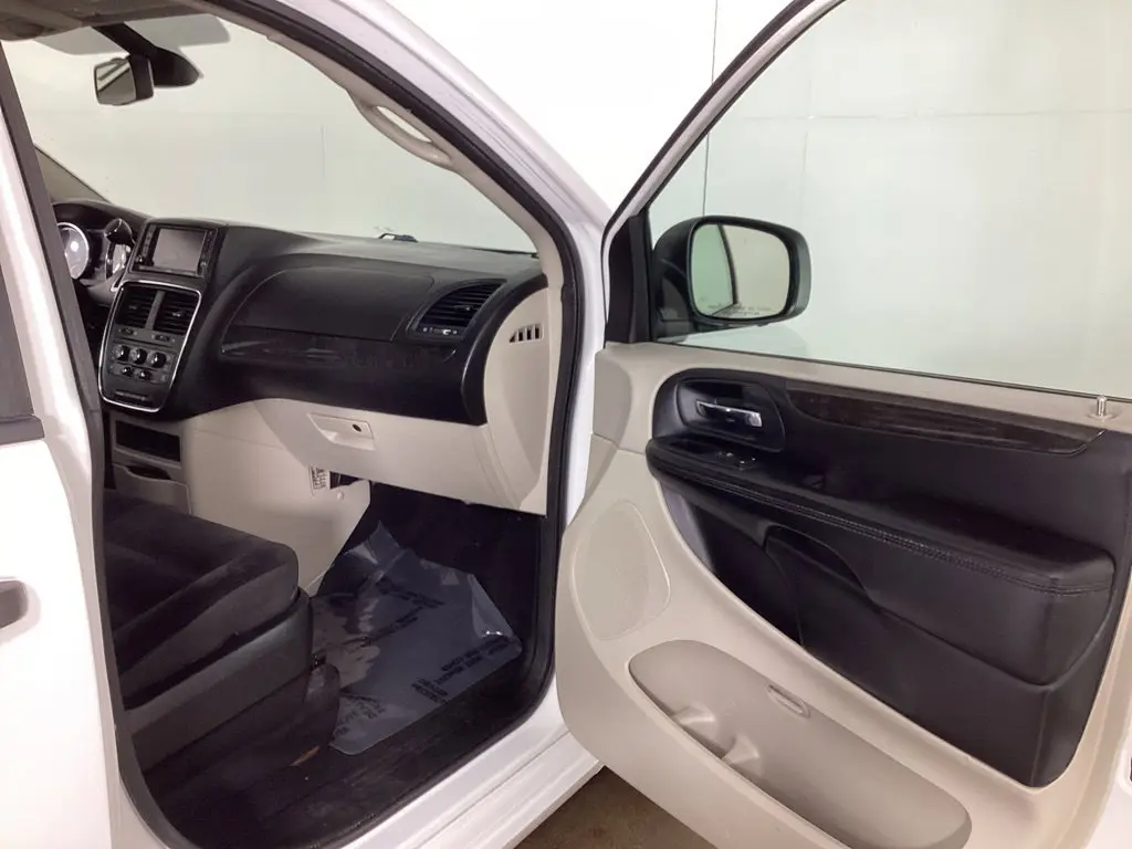 2019 Dodge Grand Caravan - $8,667
