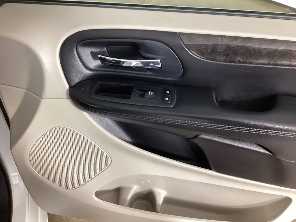 2019 Dodge Grand Caravan - $8,667