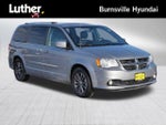 2017 Grand Caravan Thumbnail 1