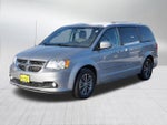 2017 Grand Caravan Thumbnail 3
