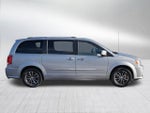 2017 Grand Caravan Thumbnail 8