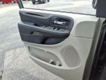 2017 Grand Caravan Thumbnail 15