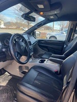 2019 Grand Caravan Thumbnail 6