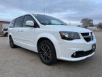 2017 Grand Caravan Thumbnail 3