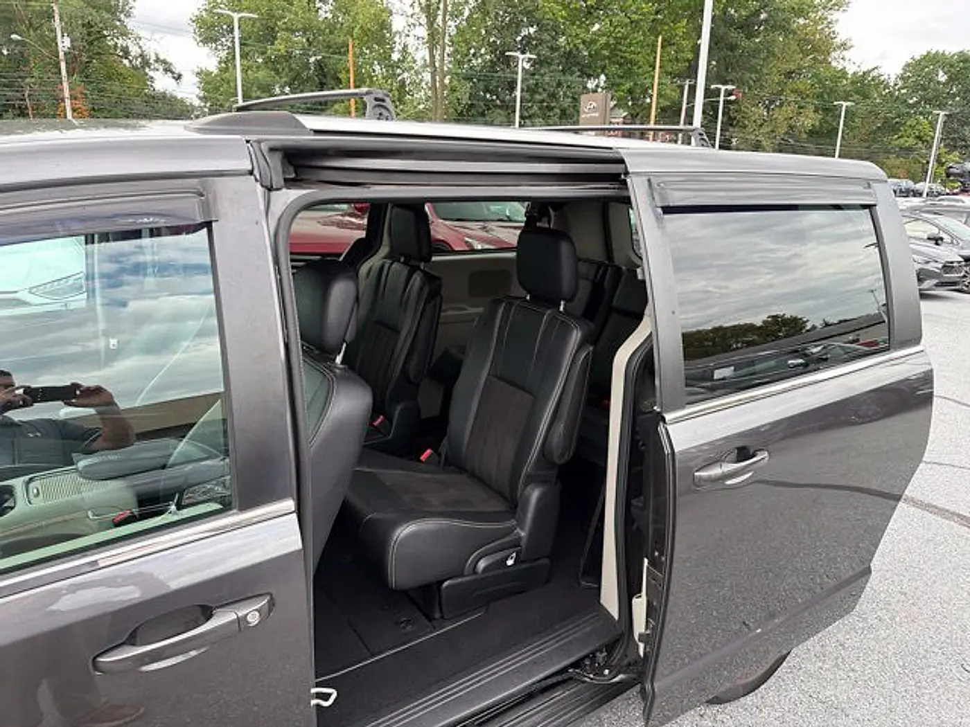 2019 Dodge Grand Caravan - $11,990