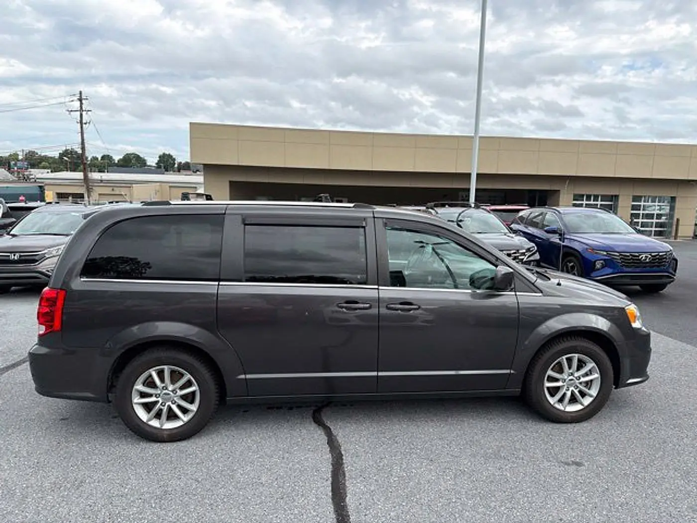2019 Dodge Grand Caravan - $11,990