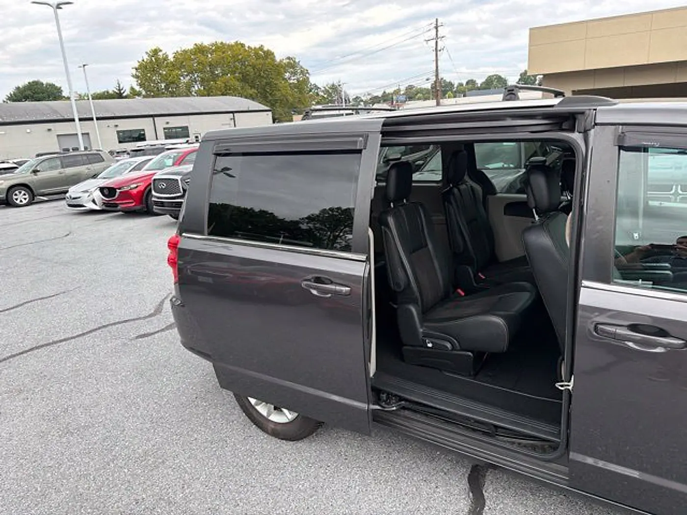 2019 Dodge Grand Caravan - $11,990