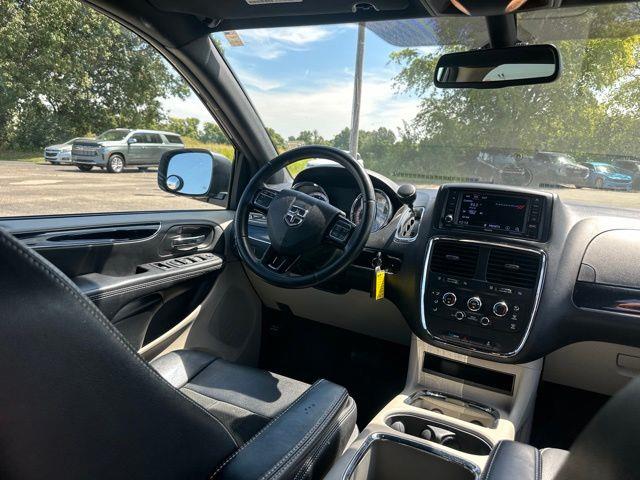 2019 Dodge Grand Caravan - $12,900