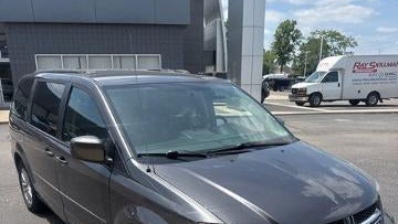 Preowned 2016 Dodge Grand Caravan SXT for Sale