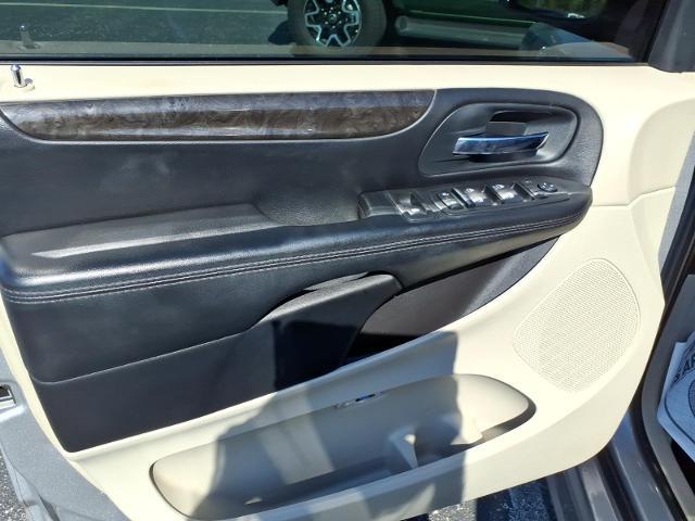 2015 Dodge Grand Caravan - $28,500