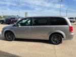 2016 Grand Caravan Thumbnail 6