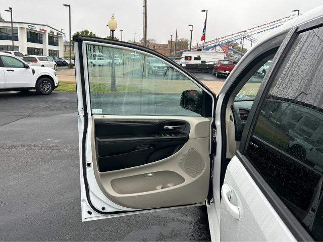 2014 Dodge Grand Caravan - $13,995