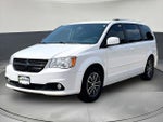 2017 Grand Caravan Thumbnail 3