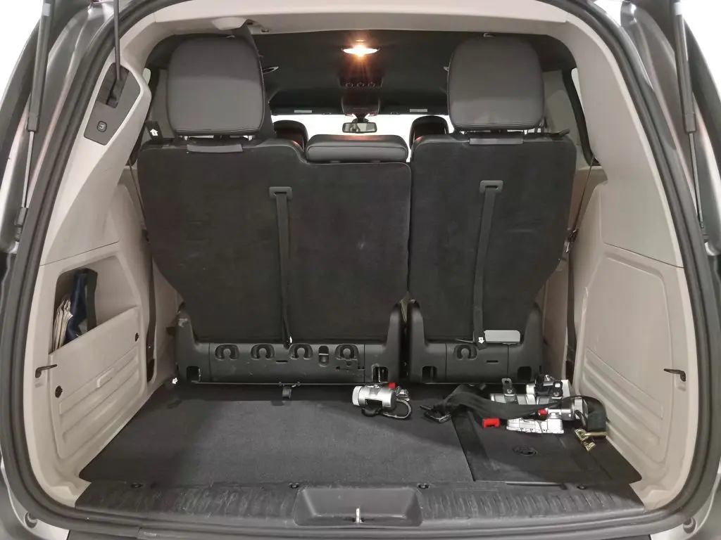2018 Dodge Grand Caravan - $39,300