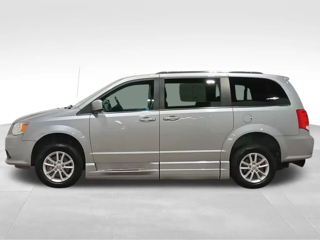 2018 Dodge Grand Caravan - $39,300