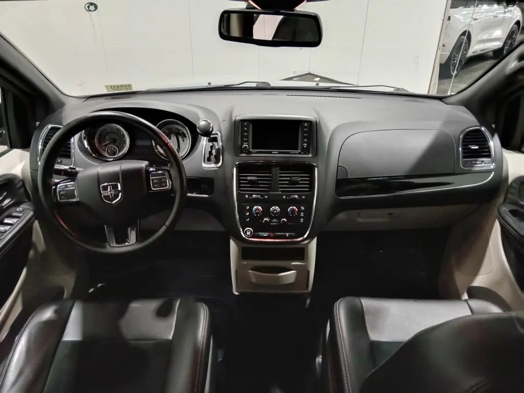2018 Dodge Grand Caravan - $39,300