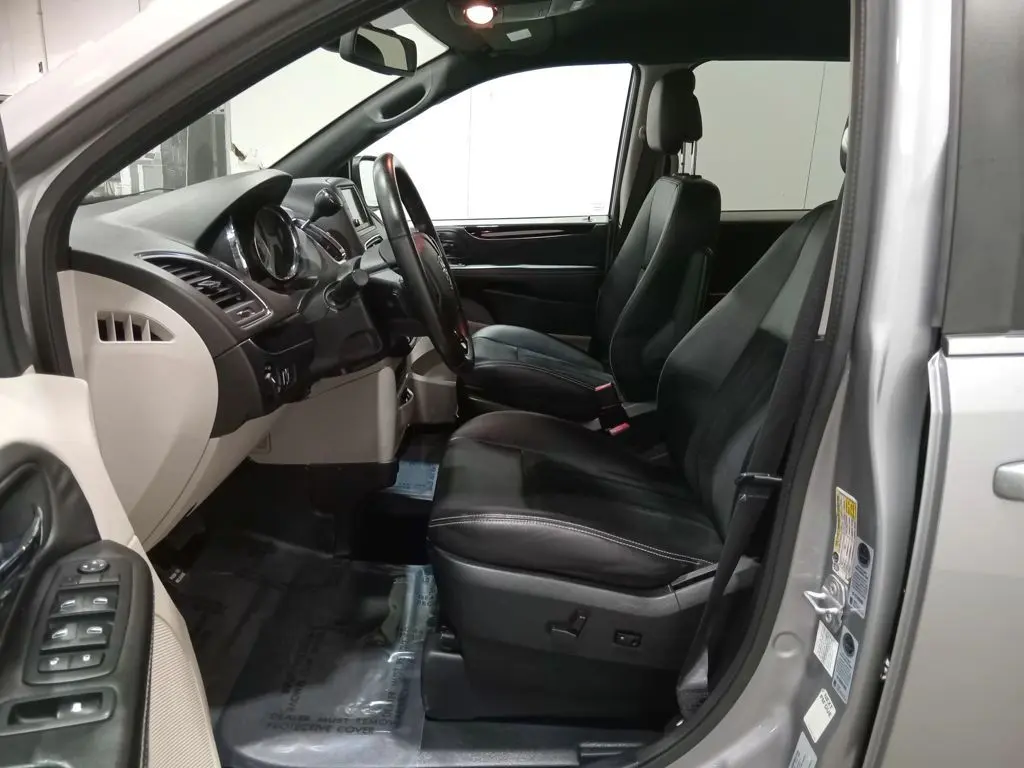 2018 Dodge Grand Caravan - $39,300