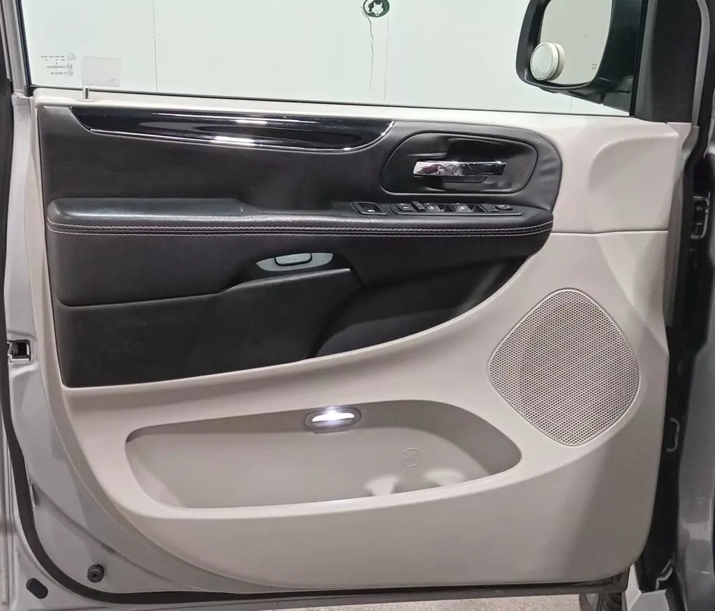 2018 Dodge Grand Caravan - $39,300