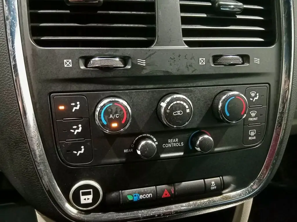 2018 Dodge Grand Caravan - $39,300