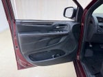 2018 Grand Caravan Thumbnail 18
