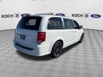 2017 Grand Caravan Thumbnail 8