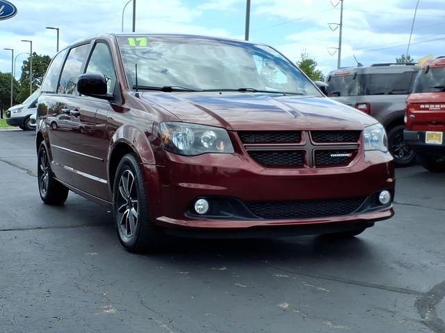2017 Dodge Grand Caravan - $10,200